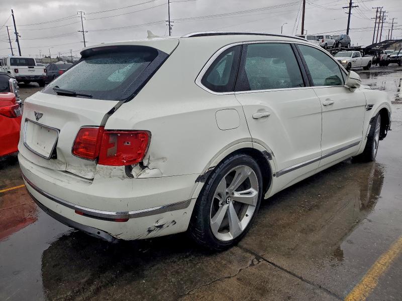 Photo 3 from auction – 2018 BENTLEY BENTAYGA with VIN SJAAC2ZV4JC017780