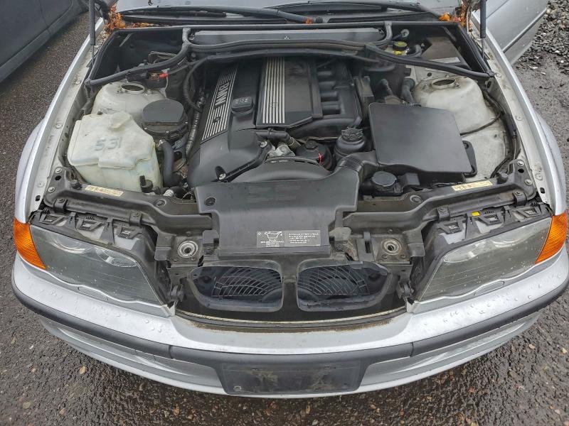 Photo 11 from auction – 2001 BMW 325 IT with VIN WBAAW33401ET41385
