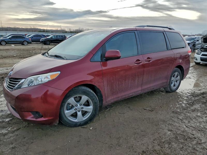 TOYOTA SIENNA LE 2012 con VIN 5TDKK3DC6CS277293 - Foto de la subasta