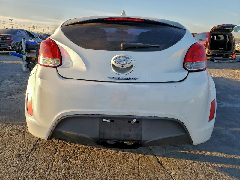 Photo 6 from auction – 2015 HYUNDAI VELOSTER with VIN KMHTC6AD1FU224674