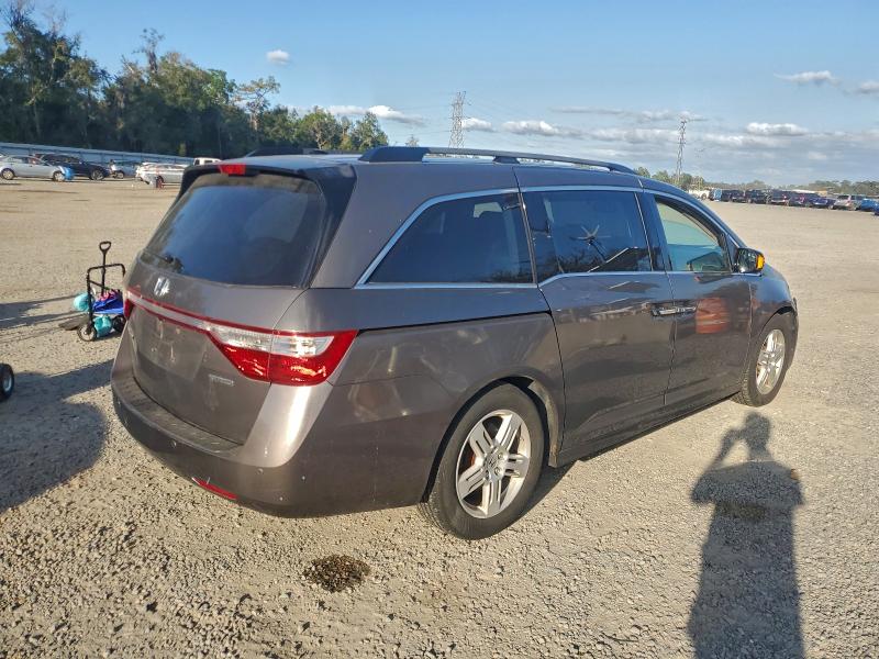Photo 3 from auction – 2012 HONDA ODYSSEY TO with VIN 5FNRL5H95CB014657