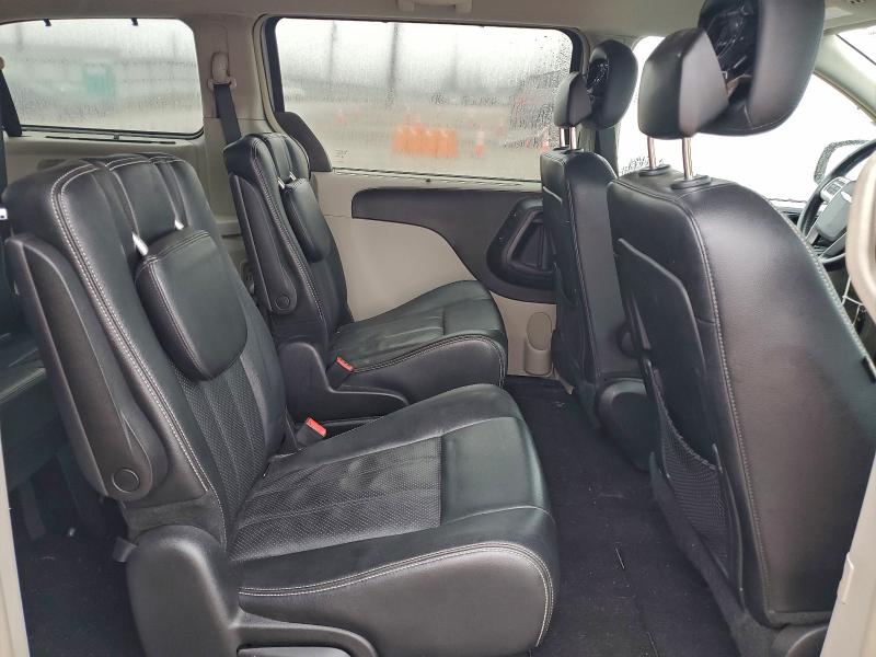 Photo 11 from auction – 2014 CHRYSLER TOWN & COU with VIN 2C4RC1CG1ER329977
