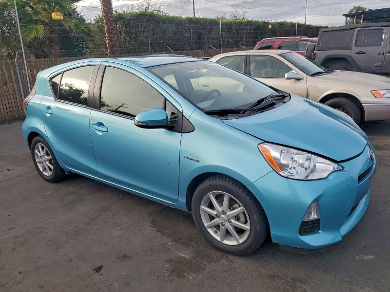 Photo 4 from auction – 2012 TOYOTA PRIUS C with VIN JTDKDTB39C1018582