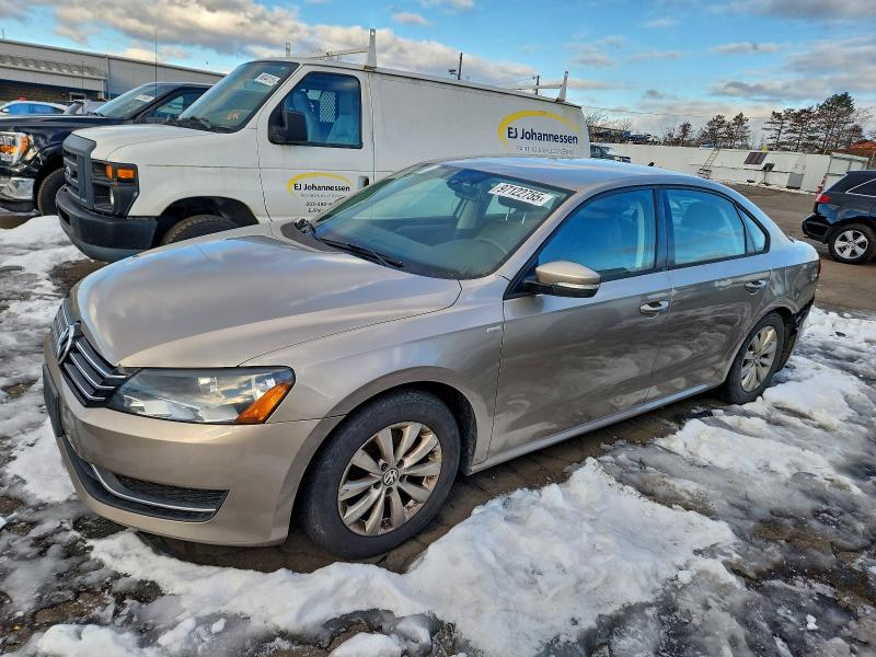 VOLKSWAGEN PASSAT S 2015 with VIN 1VWAT7A37FC027102 - Photo from auction