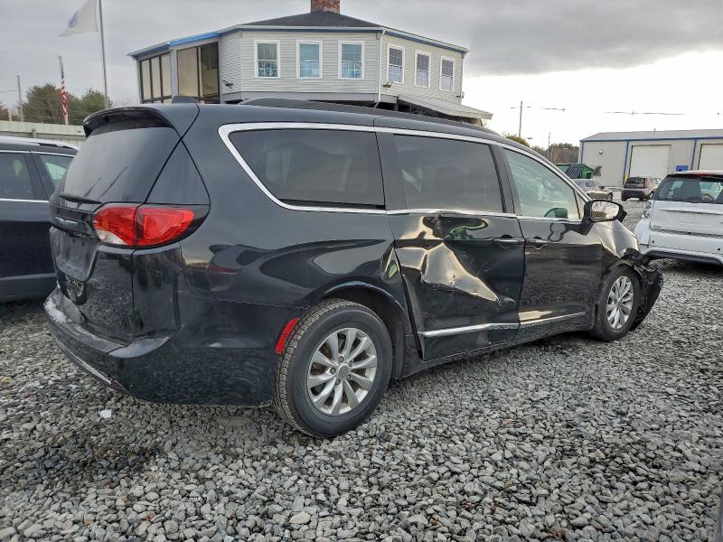 Photo 3 from auction – 2017 CHRYSLER PACIFICA T with VIN 2C4RC1BG2HR832066