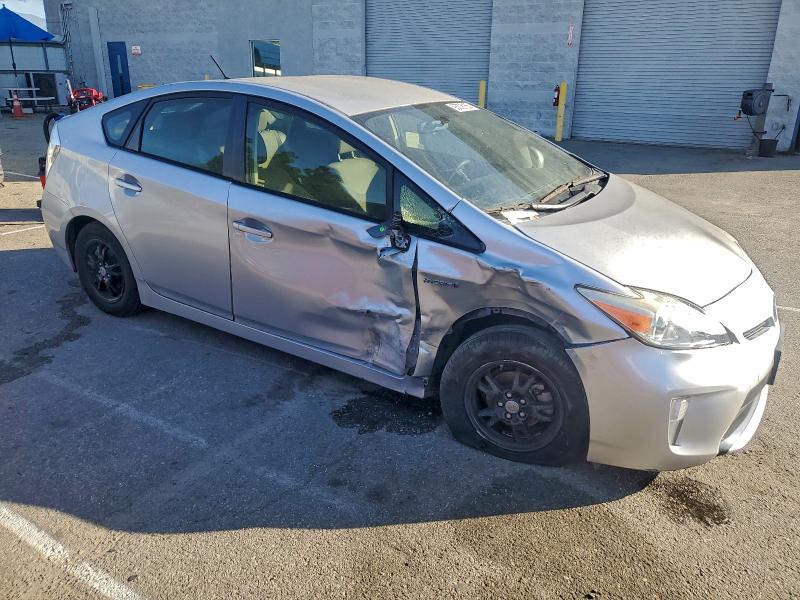 Photo 4 from auction – 2015 TOYOTA PRIUS with VIN JTDKN3DU8F0474893