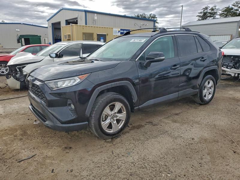 TOYOTA RAV4 XLE 2021 with VIN 2T3W1RFV4MC140117 - Photo from auction