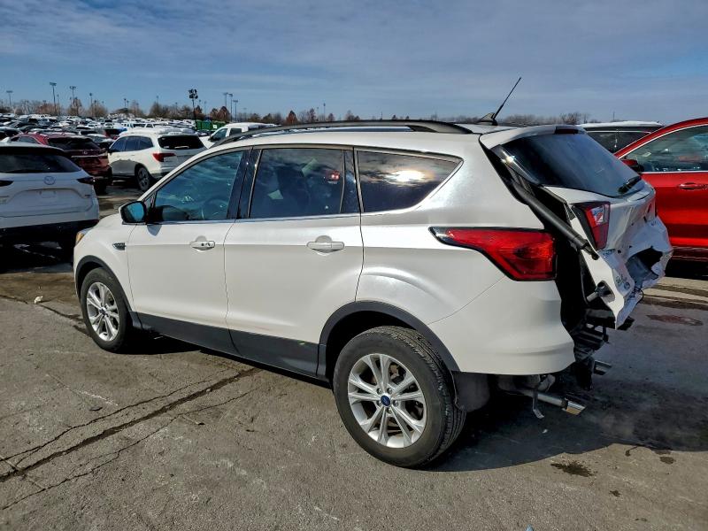 Photo 2 from auction – 2019 FORD ESCAPE SEL with VIN 1FMCU0HD0KUB59083