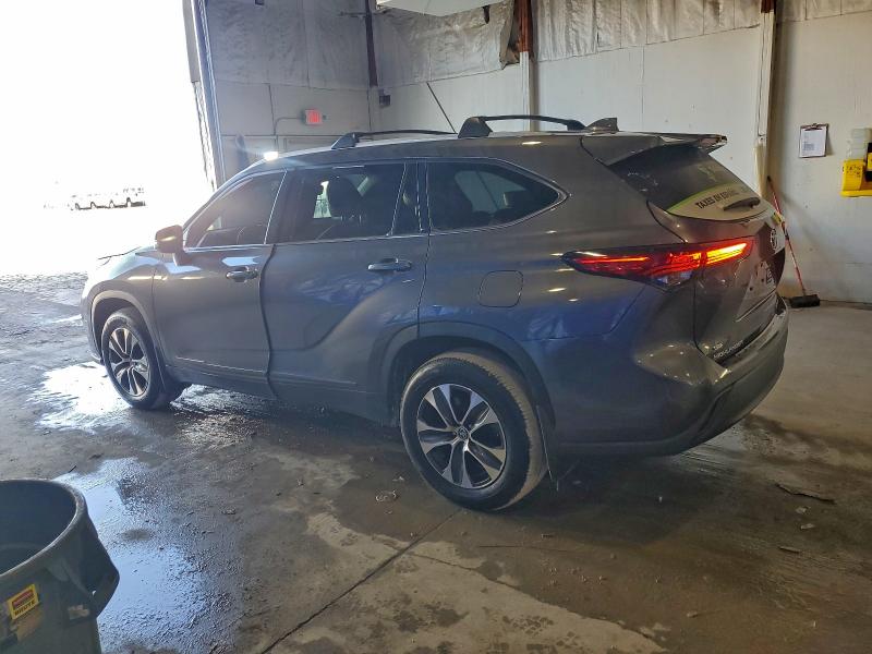 Photo 2 from auction – 2022 TOYOTA HIGHLANDER with VIN 5TDHZRBH4NS257697
