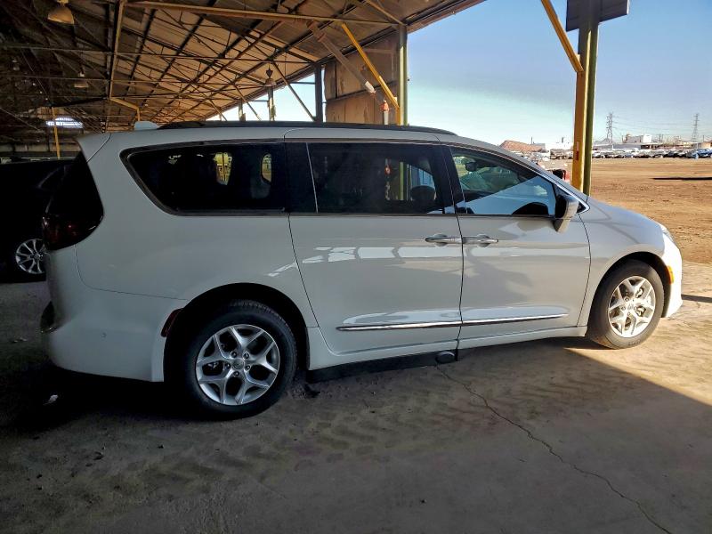 Photo 3 from auction – 2017 CHRYSLER PACIFICA T with VIN 2C4RC1EGXHR756818