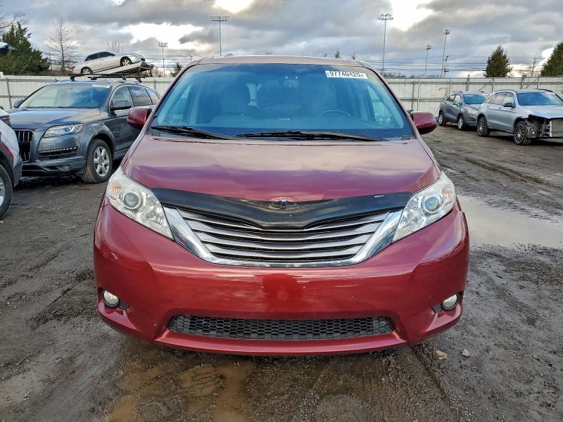 Photo 5 from auction – 2017 TOYOTA SIENNA XLE with VIN 5TDDZ3DC0HS181204