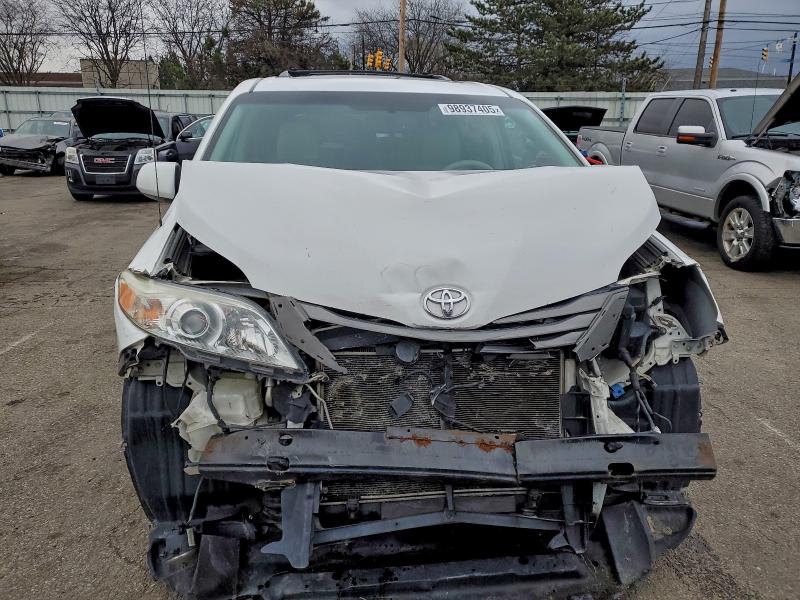Photo 5 from auction – 2013 TOYOTA SIENNA XLE with VIN 5TDYK3DC8DS401852