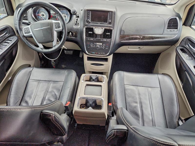 Photo 8 from auction – 2014 CHRYSLER TOWN & COU with VIN 2C4RC1BG7ER163689