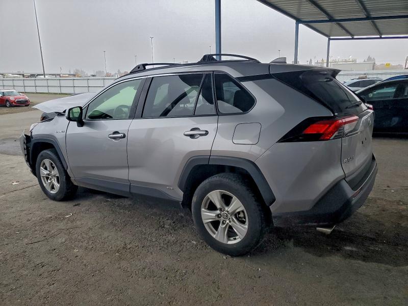 Photo 2 from auction – 2021 TOYOTA RAV4 XLE with VIN JTMR6RFVXMD508634