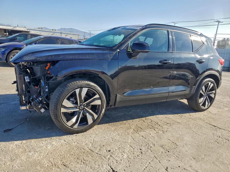 2024 VOLVO XC40