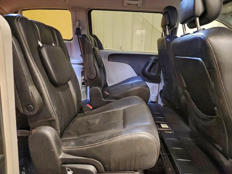 Photo 11 from auction – 2012 CHRYSLER TOWN & COU with VIN 2C4RC1BG6CR301171