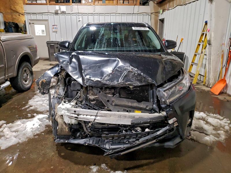 Снимка 5 от търг – 2017 TOYOTA HIGHLANDER с VIN 5TDDZRFH7HS399264