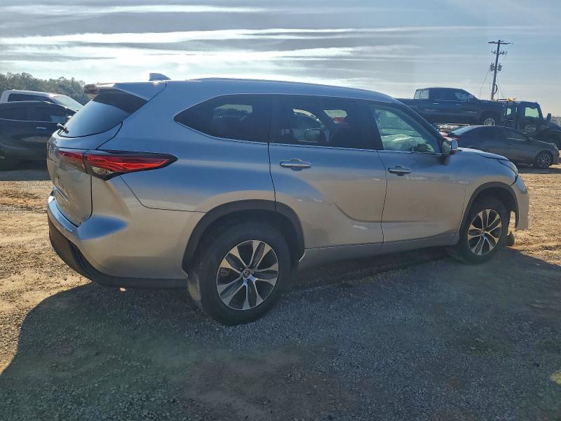 Photo 3 from auction – 2023 TOYOTA HIGHLANDER with VIN 5TDKDRAH8PS046995