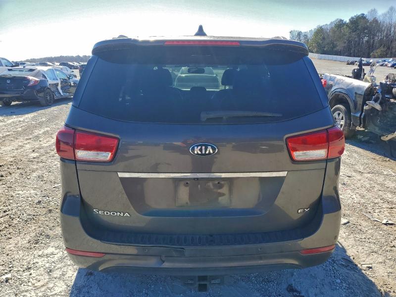 Photo 6 from auction – 2015 KIA SEDONA EX with VIN KNDMC5C19F6053456