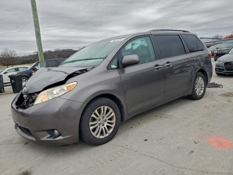 TOYOTA SIENNA XLE 2017 with VIN 5TDYZ3DC2HS845794 - Photo from auction