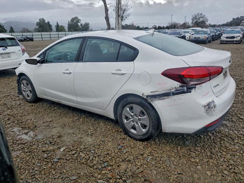 Photo 2 from auction – 2018 KIA FORTE LX with VIN 3KPFK4A77JE221434