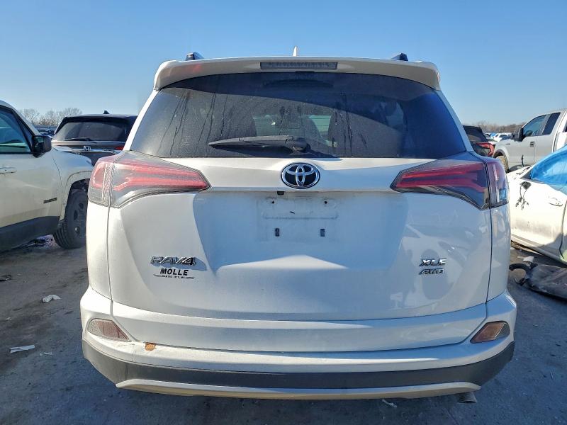 Снимка 6 от търг – 2017 TOYOTA RAV4 XLE с VIN JTMRFREVXHD200032