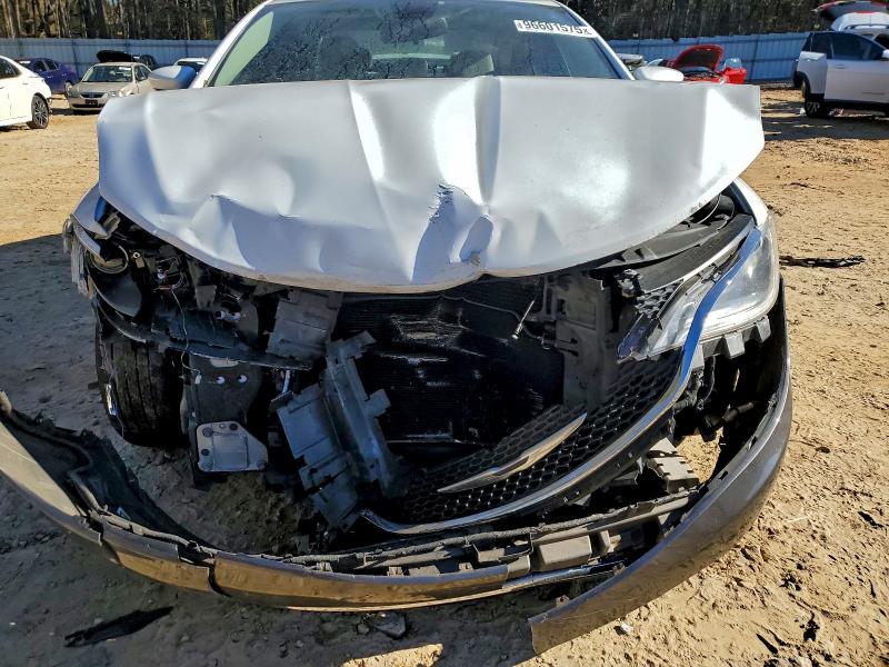Photo 11 from auction – 2015 CHRYSLER 200 LIMITE with VIN 1C3CCCAB4FN587017