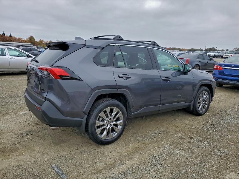 Фото 3 с аукциона – 2023 TOYOTA RAV4 XLE P с VIN 2T3A1RFV1PW394591