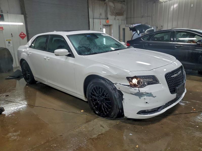 Фото 4 с аукциона – 2015 CHRYSLER 300 S с VIN 2C3CCABG5FH760471