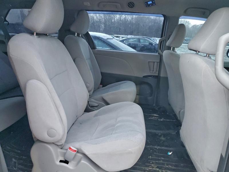 Photo 11 from auction – 2016 TOYOTA SIENNA with VIN 5TDZK3DC3GS736882