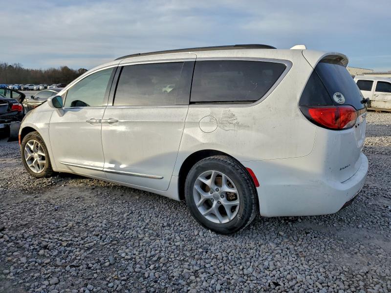 Photo 2 from auction – 2017 CHRYSLER PACIFICA T with VIN 2C4RC1BG2HR831239