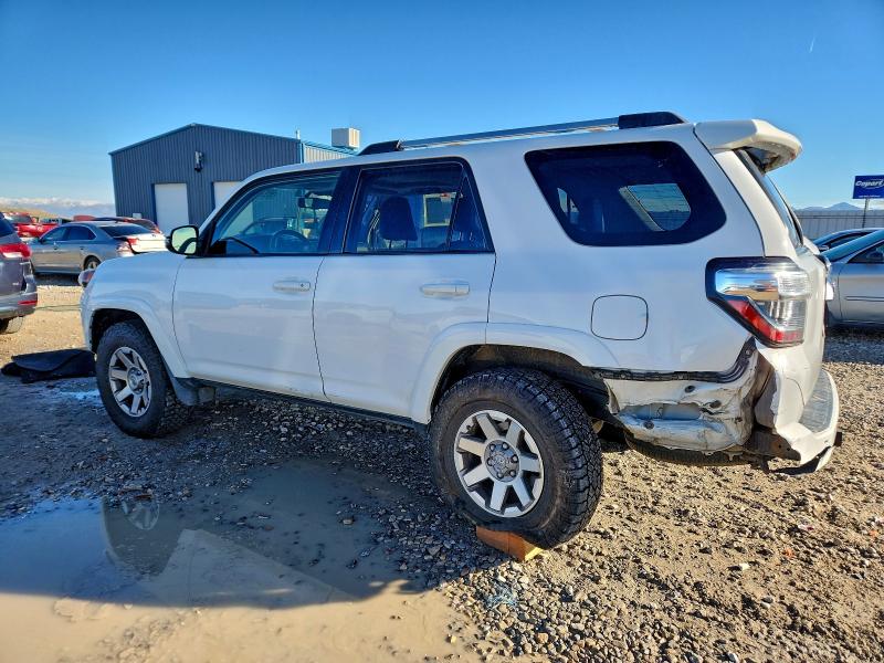 Photo 2 from auction – 2016 TOYOTA 4RUNNER SR with VIN JTEBU5JR8G5315970