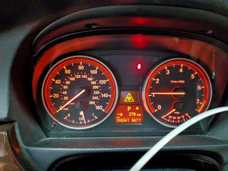 Photo 9 from auction – 2010 BMW 328 I with VIN WBAPH7C54AA800526