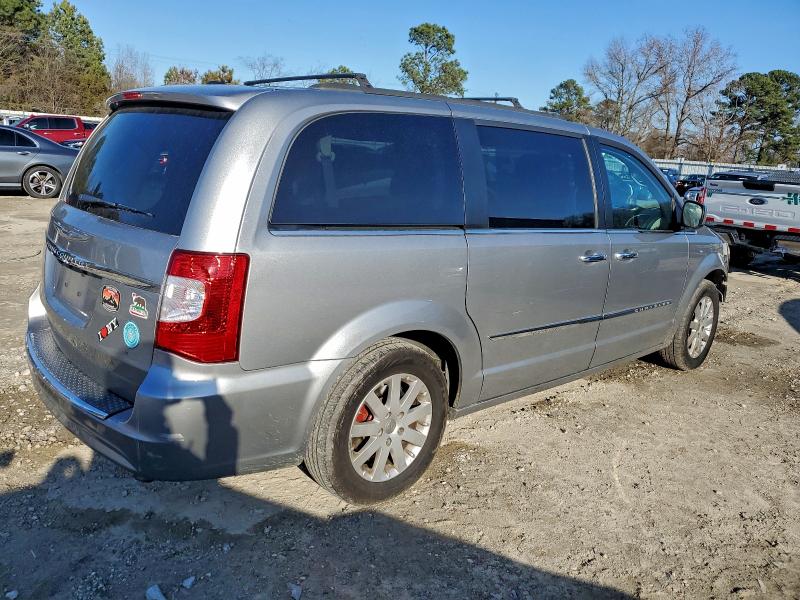 Photo 3 from auction – 2016 CHRYSLER TOWN & COU with VIN 2C4RC1BG9GR306435