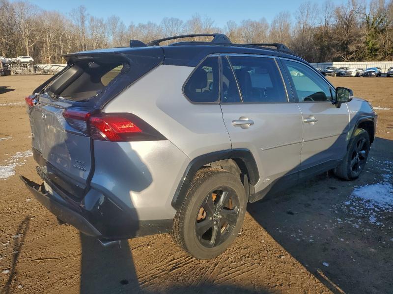Photo 3 from auction – 2020 TOYOTA RAV4 XSE with VIN JTMEWRFV2LD540443