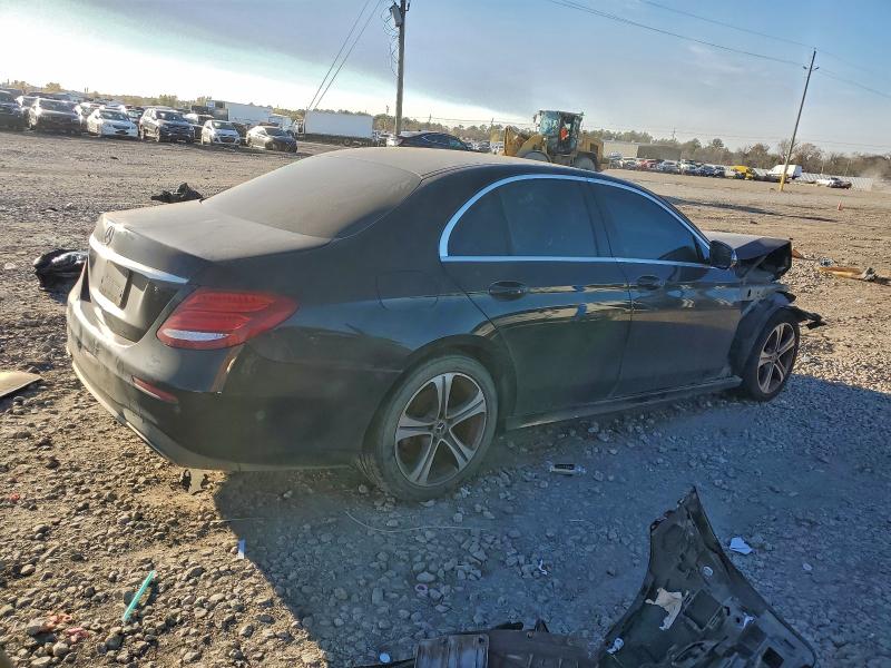Photo 3 from auction – 2018 MERCEDES-BENZ E 300 with VIN WDDZF4JB1JA305246