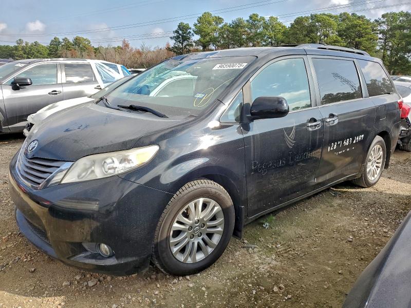 TOYOTA SIENNA XLE 2017 with VIN 5TDYZ3DC4HS834506 - Photo from auction