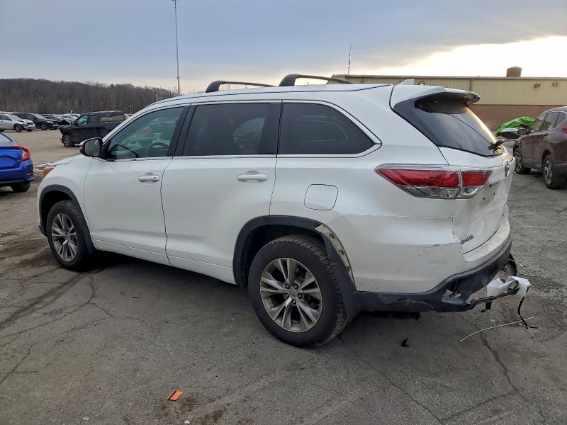 Photo 2 from auction – 2015 TOYOTA HIGHLANDER with VIN 5TDJKRFH5FS112881