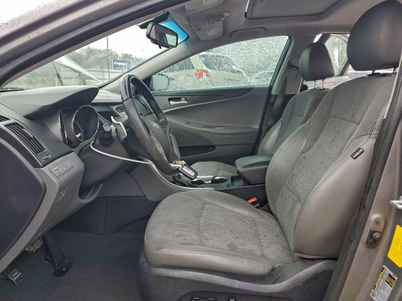 Photo 7 from auction – 2013 HYUNDAI SONATA SE with VIN 5NPEC4AC4DH567401