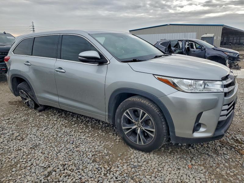 Photo 4 from auction – 2017 TOYOTA HIGHLANDER with VIN 5TDZARFH3HS031452