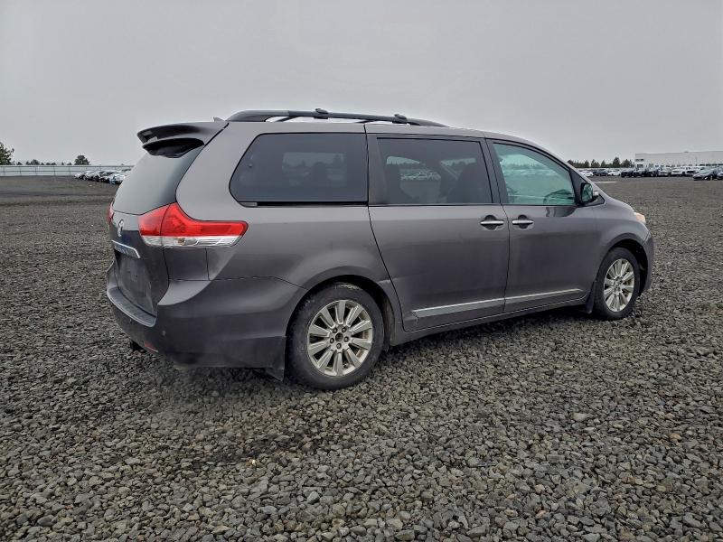 Photo 3 from auction – 2013 TOYOTA SIENNA XLE with VIN 5TDDK3DC3DS058558