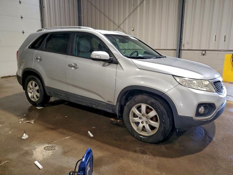 Photo 4 from auction – 2011 KIA SORENTO BA with VIN 5XYKTCA18BG187414