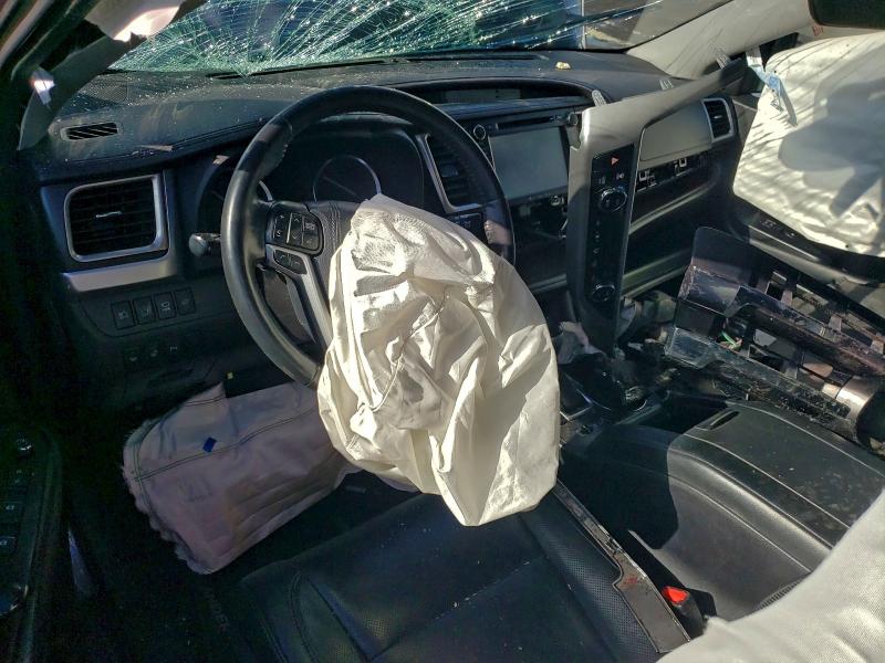 Photo 8 from auction – 2017 TOYOTA HIGHLANDER with VIN 5TDDZRFH7HS450522