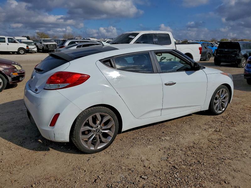 Photo 3 from auction – 2015 HYUNDAI VELOSTER with VIN KMHTC6AD7FU220502