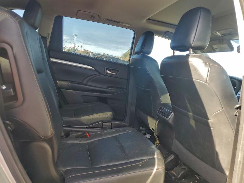 Photo 10 from auction – 2017 TOYOTA HIGHLANDER with VIN 5TDJZRFH2HS425238
