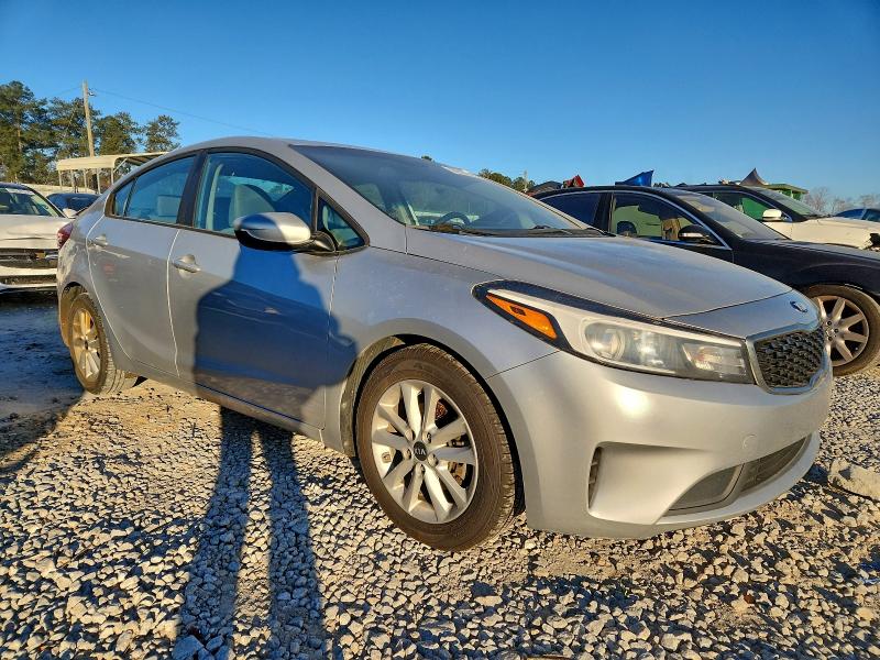 Photo 4 from auction – 2017 KIA FORTE LX with VIN 3KPFL4A78HE067565
