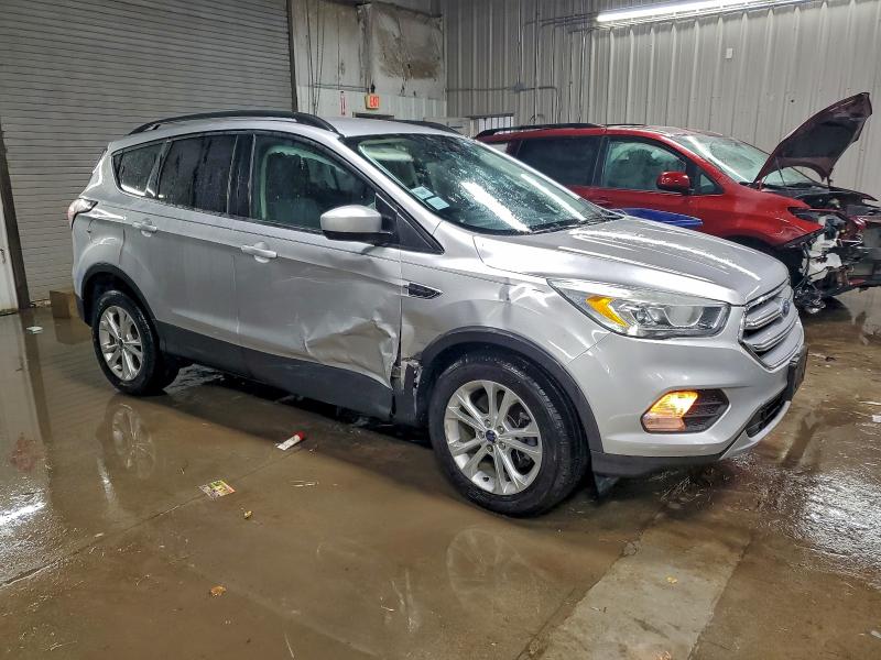 Photo 4 from auction – 2017 FORD ESCAPE SE with VIN 1FMCU9GD8HUD49812