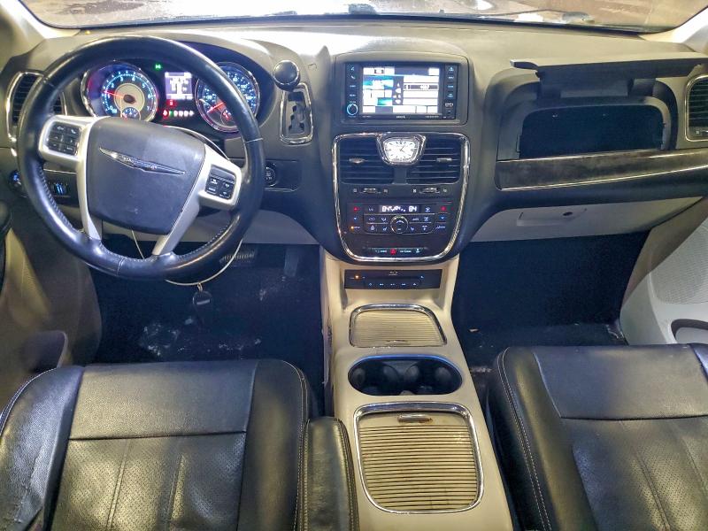 Photo 8 from auction – 2016 CHRYSLER TOWN & COU with VIN 2C4RC1CG6GR164382