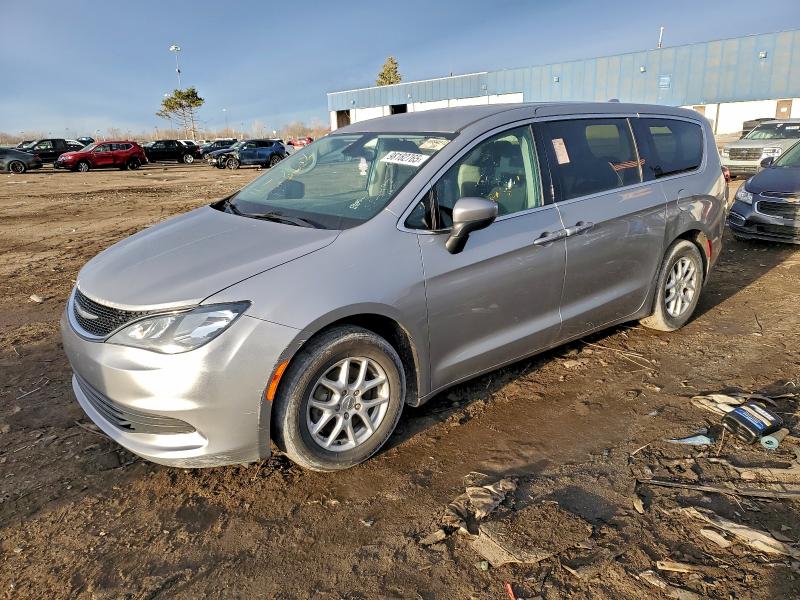 CHRYSLER PACIFICA T 2017 with VIN 2C4RC1DG2HR552497 - Photo from auction