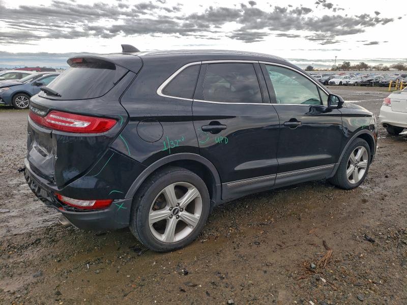 Photo 3 from auction – 2017 LINCOLN MKC PREMIE with VIN 5LMCJ1D98HUL39868
